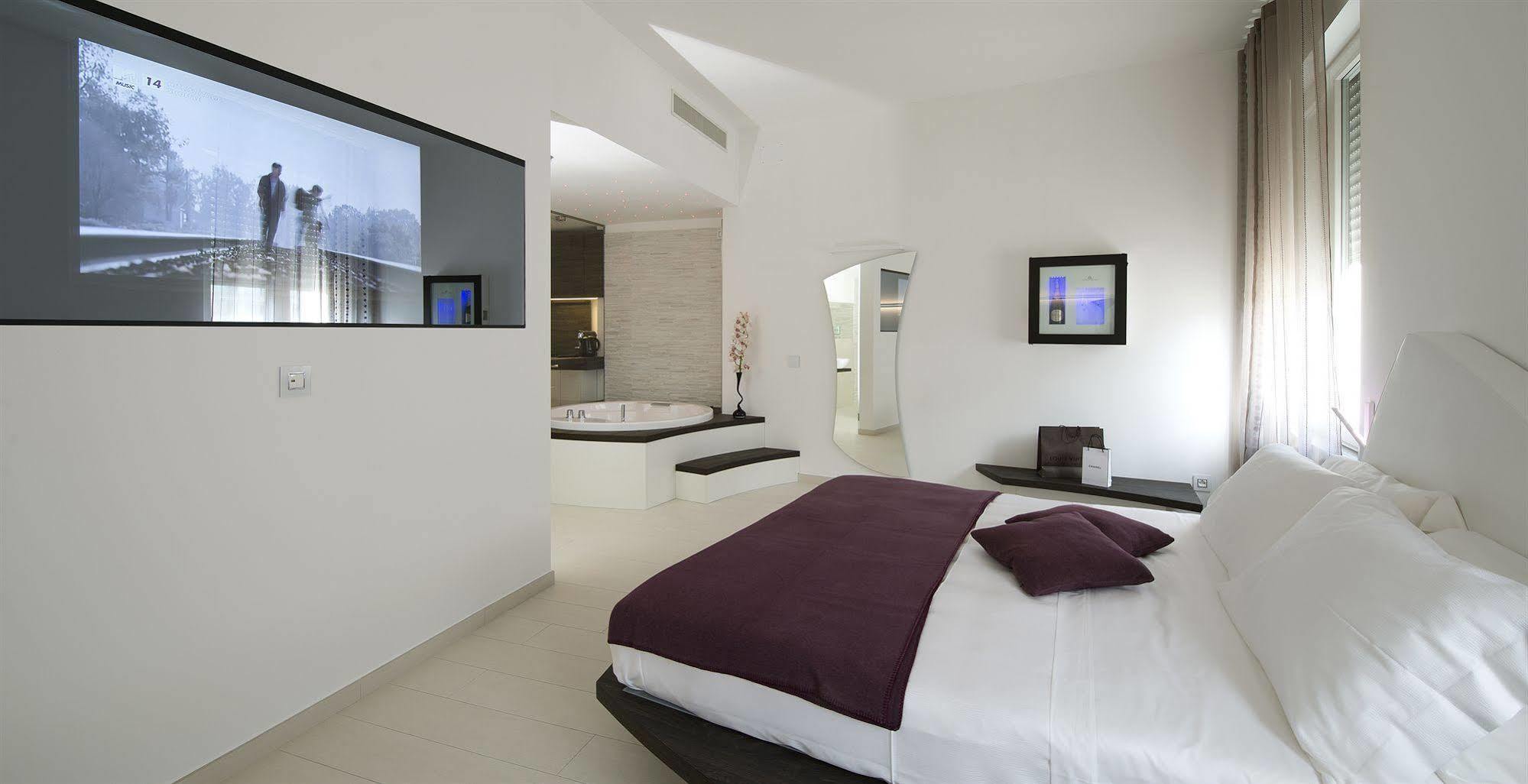 Aparthotel Duomo Milão Exterior foto